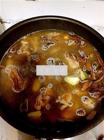 红松菇板栗炖小鸡汤的做法图解7