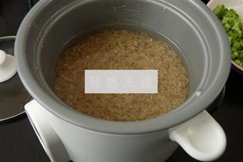 腊肉香菇炒糙米饭的做法步骤3