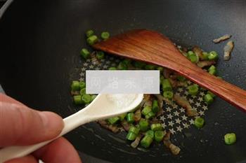 腊肉香菇炒糙米饭的做法步骤7