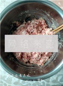 猪肉韭菜蒸饺的做法图解1