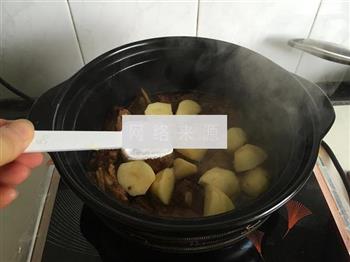 茶树菇土豆排骨煲的做法图解7