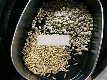 红豆薏仁燕麦粥的做法图解3