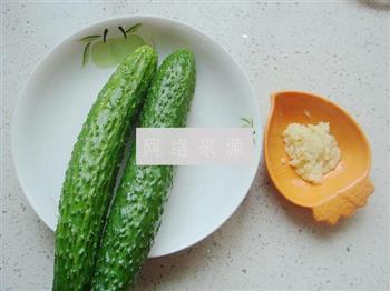 凉拌蒜泥黄瓜的做法步骤1