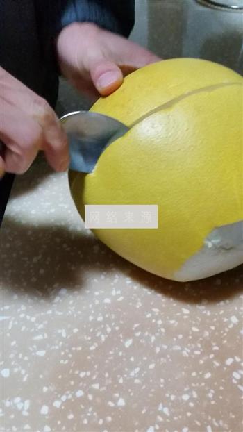 巧剥柚子的做法步骤3