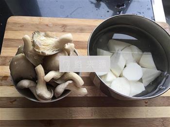山药蘑菇土鸡汤的做法图解5