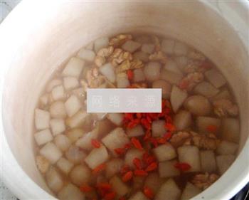 红梨桂圆养颜水的做法步骤7