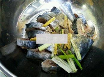 柠香煎鲅鱼的做法步骤3