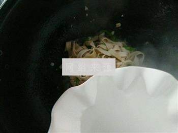 青椒豆腐皮的做法步骤9