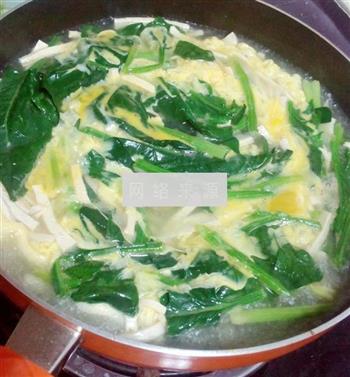 菠菜鸡蛋豆腐汤的做法步骤6