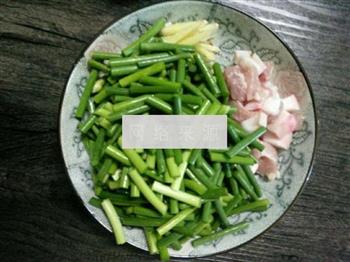 蒜苔炒肉的做法图解4