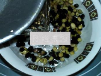 姜枣黑黄豆浆的做法图解3