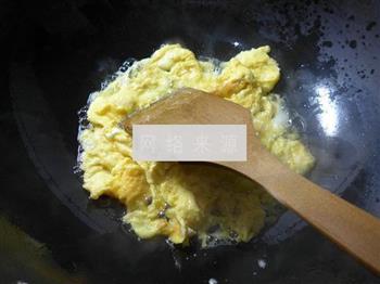 鸡蛋菠菜炒饭的做法步骤5
