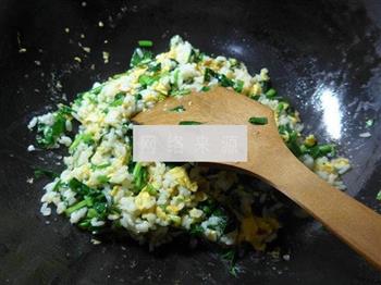 鸡蛋菠菜炒饭的做法步骤8