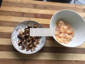 香菇核桃滑鸡粥的做法图解3