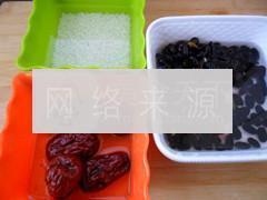 红枣糯米黑豆豆浆的做法步骤1