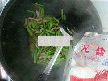 芹菜炒肉的做法步骤11