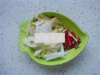 芹菜炒肉片的做法步骤5