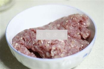 粉丝肉丸子汤的做法图解1