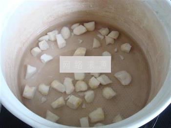 荸荠冰糖养生茶的做法步骤3