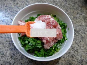 肉末韭菜馅春卷的做法步骤6
