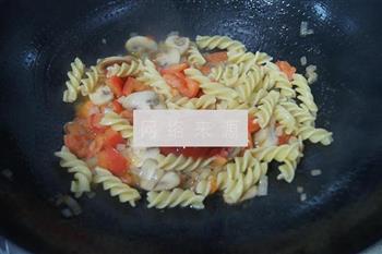 黑椒波龙烩番茄意粉的做法步骤21