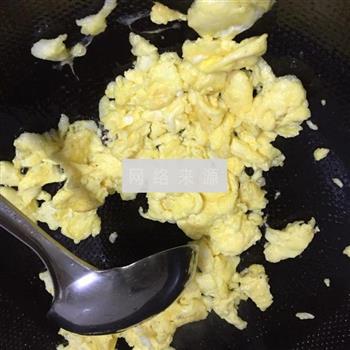 菠菜炒鸡蛋的做法图解4