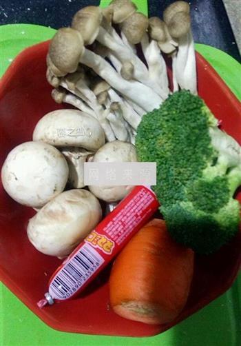 菌菇蔬菜粥的做法图解1