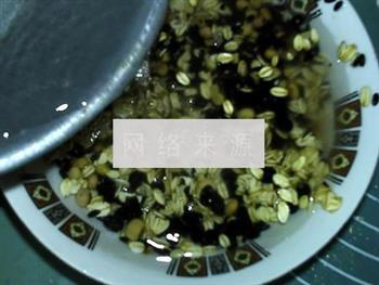 黑米燕麦黑黄豆浆的做法图解3