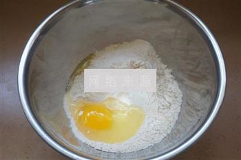 香脆鲜虾秋葵煎饼的做法步骤1