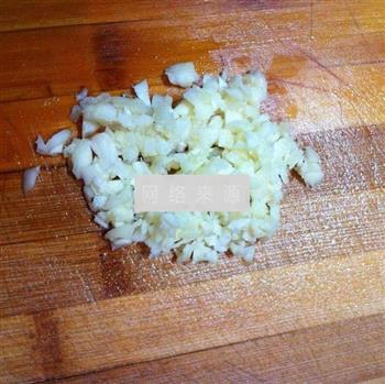 黑椒蒜蓉烤排骨的做法步骤1