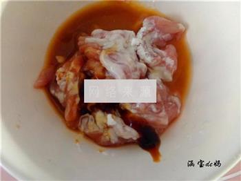 咖喱洋葱肉炒面的做法步骤1