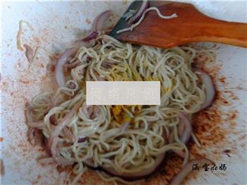 咖喱洋葱肉炒面的做法图解9