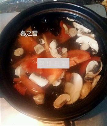 西红柿蘑菇蛋花汤的做法步骤3