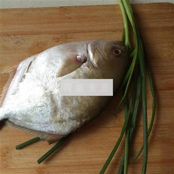 清蒸鲳鱼的做法步骤1