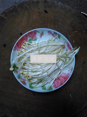 金针菇炒肉丝的做法步骤1