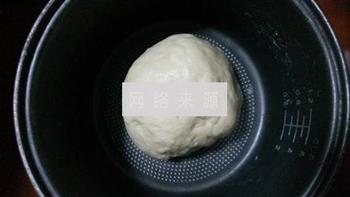 椰蓉馅奶油贝壳面包的做法步骤2