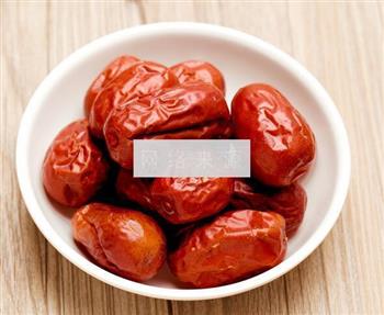 红枣枸杞香菇鸡汤的做法步骤4
