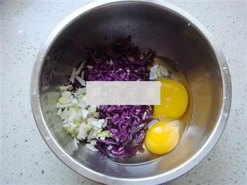紫甘蓝鸡蛋饼的做法图解2