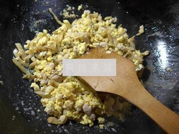 榨菜丝肉末炒鸡蛋的做法图解7