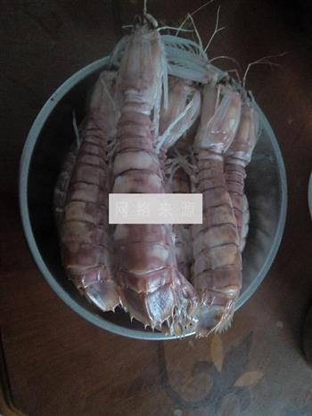 白灼濑尿虾的做法步骤5