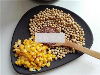 玉米亚麻籽豆浆的做法图解1