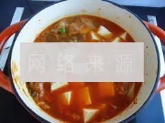 辣白菜豆腐锅的做法步骤6