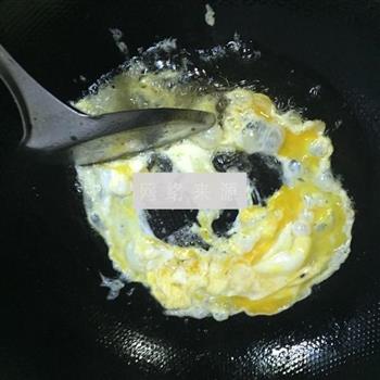 酱油蛋炒饭的做法步骤2