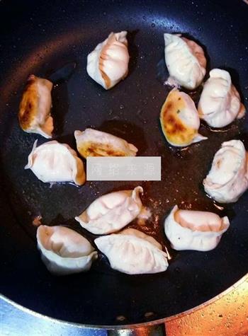 香煎速冻香菇饺的做法图解2