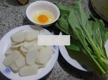 鸡蛋油菜蕻炒年糕的做法步骤1
