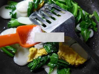 鸡蛋油菜蕻炒年糕的做法步骤11