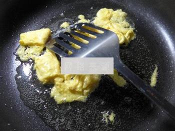 鸡蛋油菜蕻炒年糕的做法步骤5