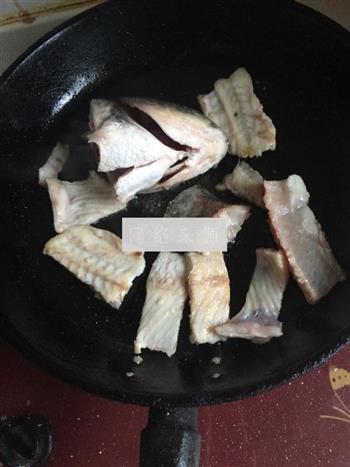 鱼头豆腐汤的做法图解1