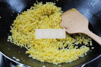 葱香黄金蛋炒饭的做法步骤5