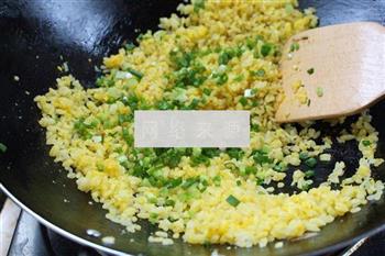 葱香黄金蛋炒饭的做法步骤6